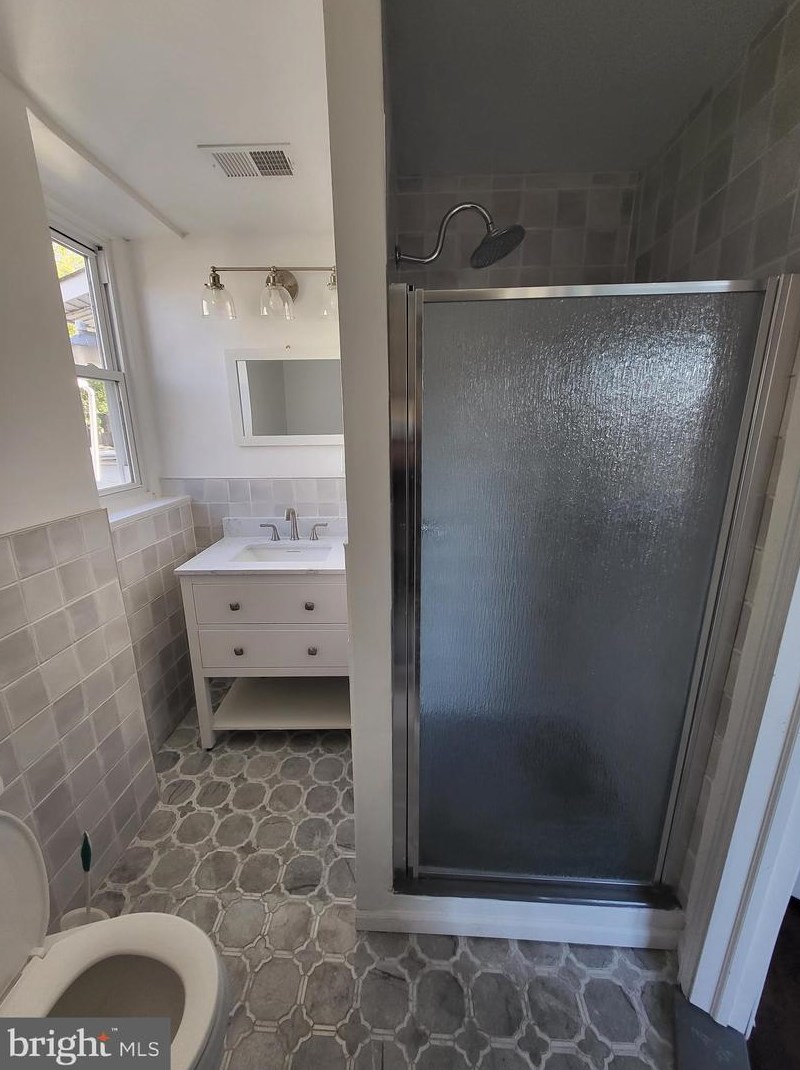 913 Wynnewood Rd, Philadelphia PA 19151-4502 exterior