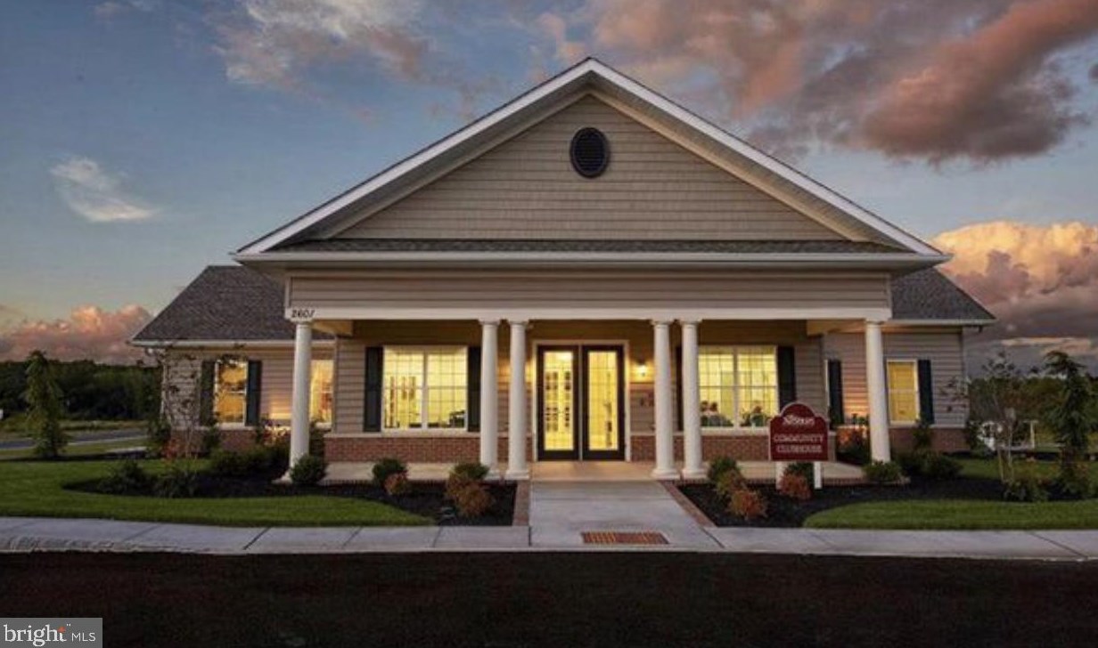 15159 Sunflower Dr, Philadelphia PA 19116-1310 exterior