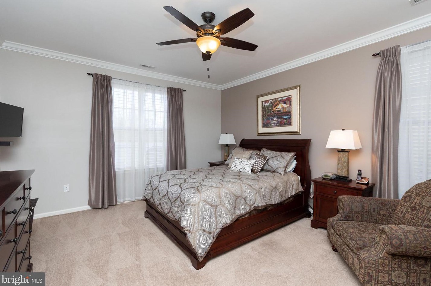 15159 Sunflower Dr, Philadelphia PA 19116-1310 exterior