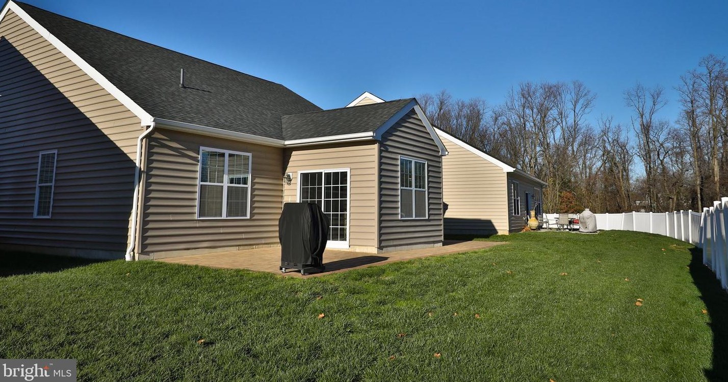 15159 Sunflower Dr, Philadelphia PA 19116-1310 exterior