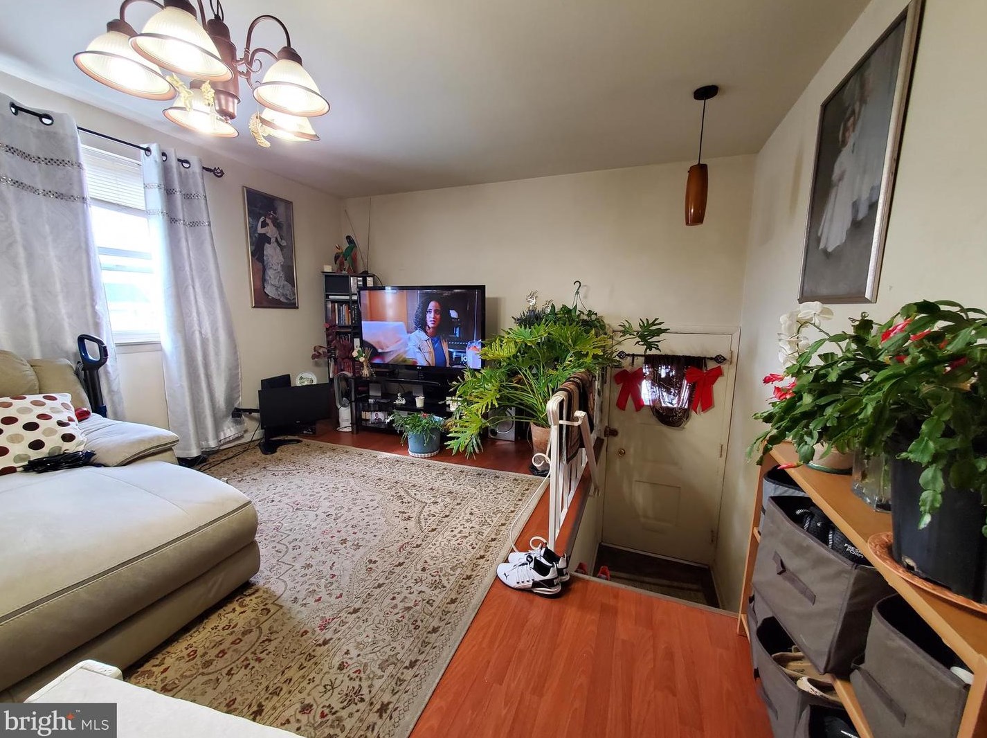 2325 Hoffnagle St, Philadelphia PA 19152-2513 exterior