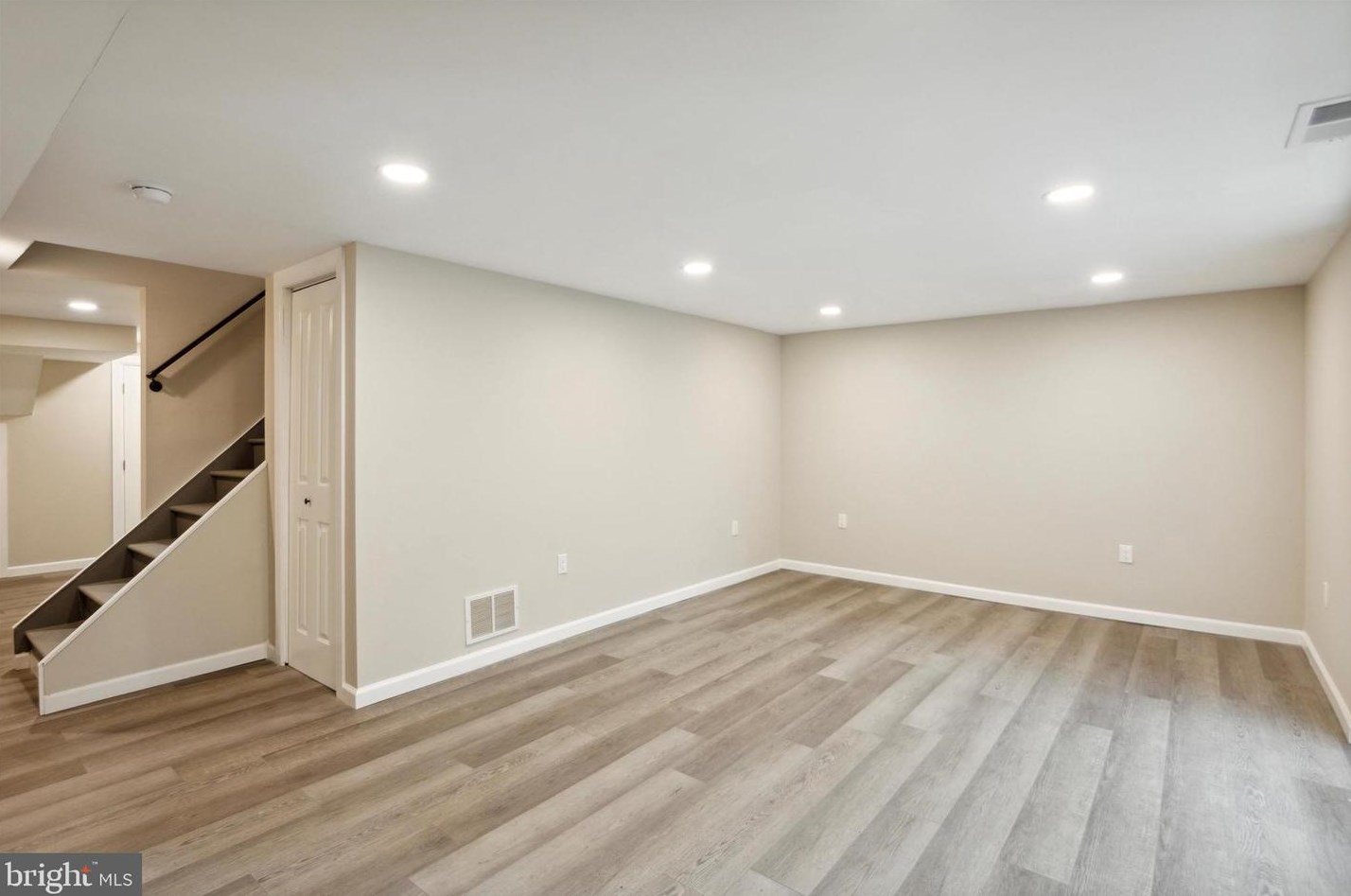 7709 Delphi Pl, Philadelphia PA  19153-1737 exterior