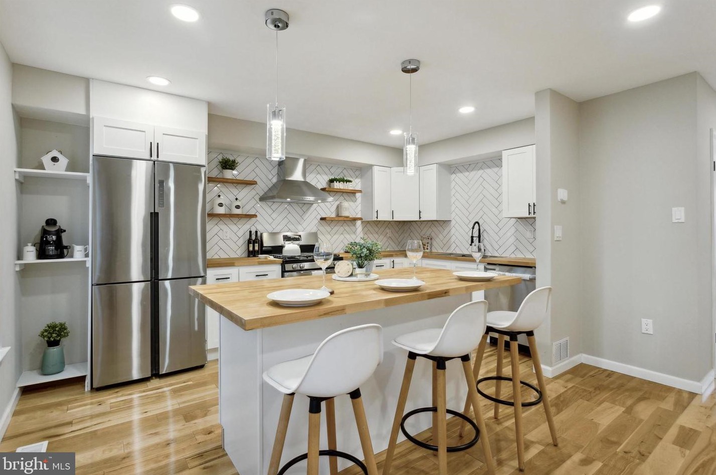 7709 Delphi Pl, Philadelphia PA  19153-1737 exterior