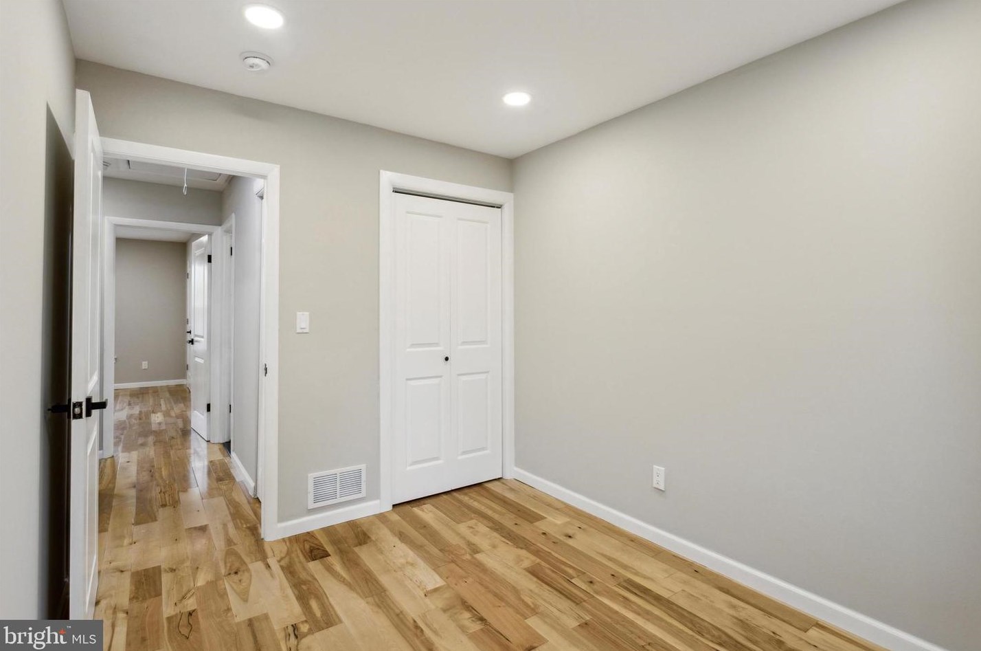 7709 Delphi Pl, Philadelphia PA  19153-1737 exterior