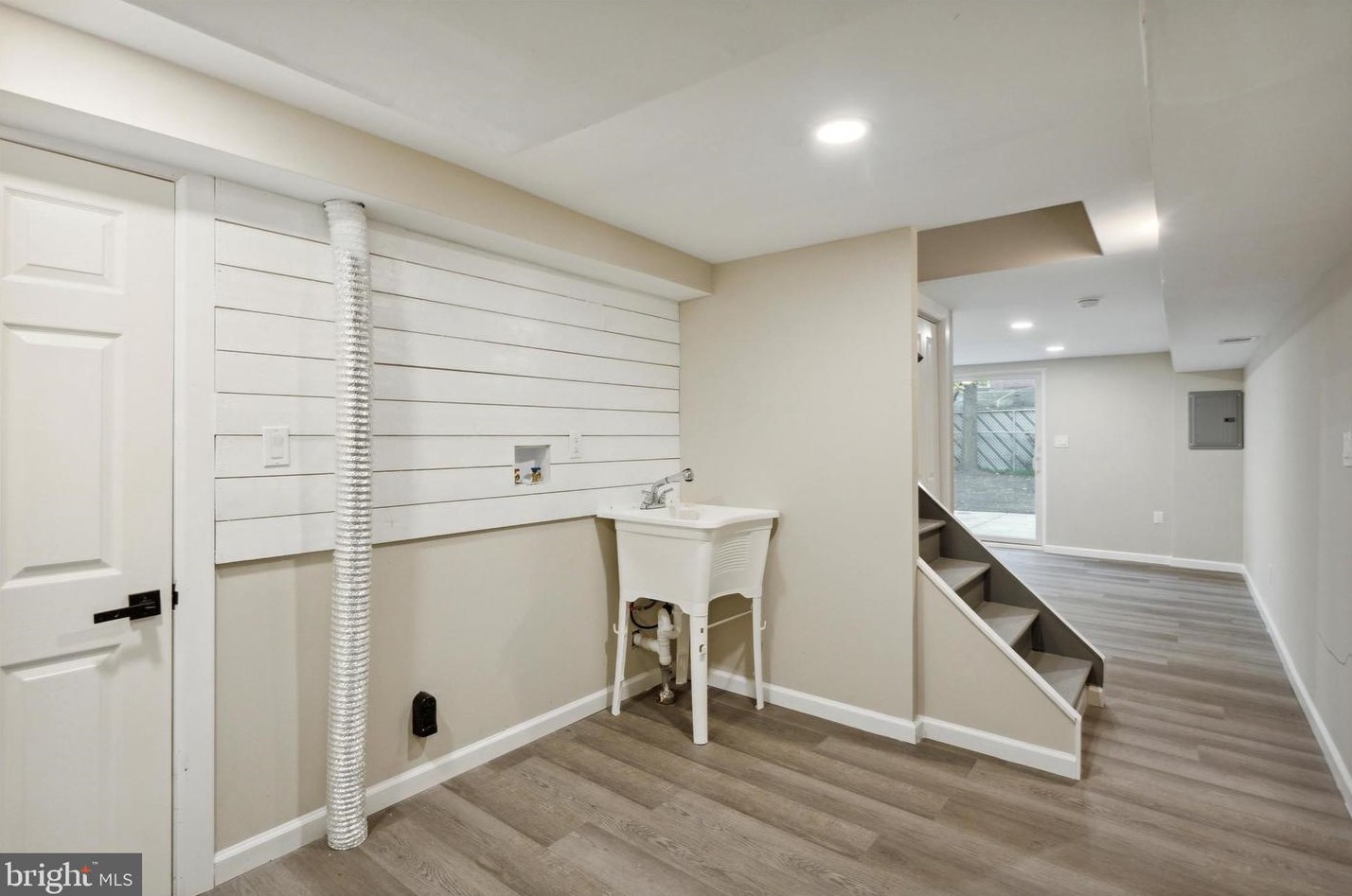 7709 Delphi Pl, Philadelphia PA  19153-1737 exterior