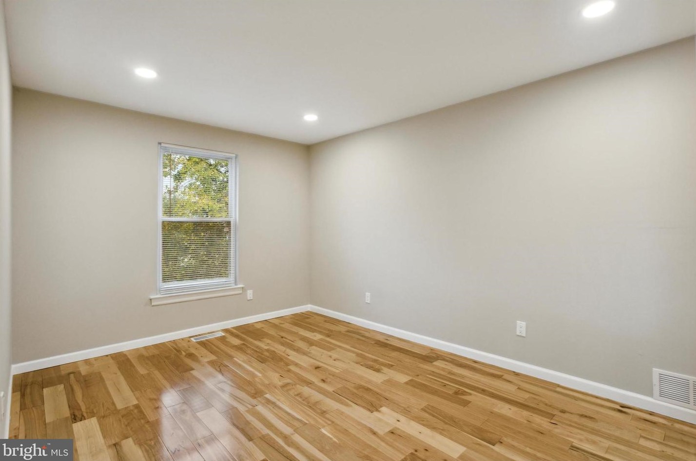 7709 Delphi Pl, Philadelphia PA  19153-1737 exterior