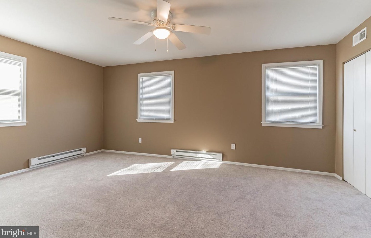 541 Wigard Ave, Philadelphia PA 19128-0041 exterior