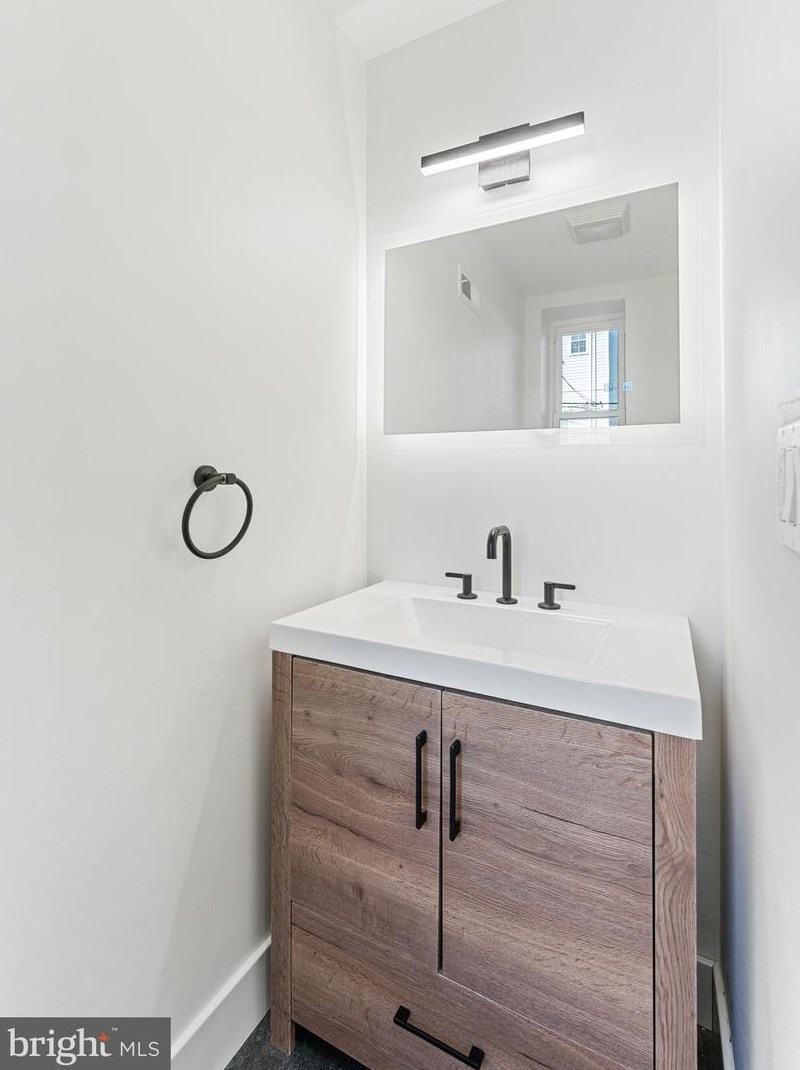 211 Mifflin St, Philadelphia PA  19148-1920 exterior