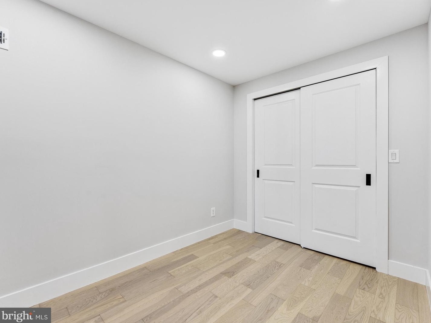 211 Mifflin St, Philadelphia PA  19148-1920 exterior