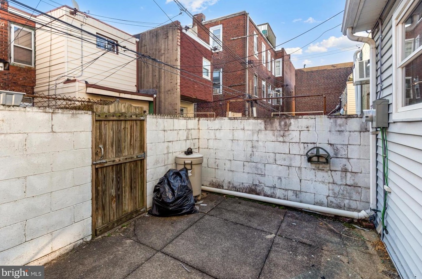 2419 Sartain St, Philadelphia PA  19148-3621 exterior