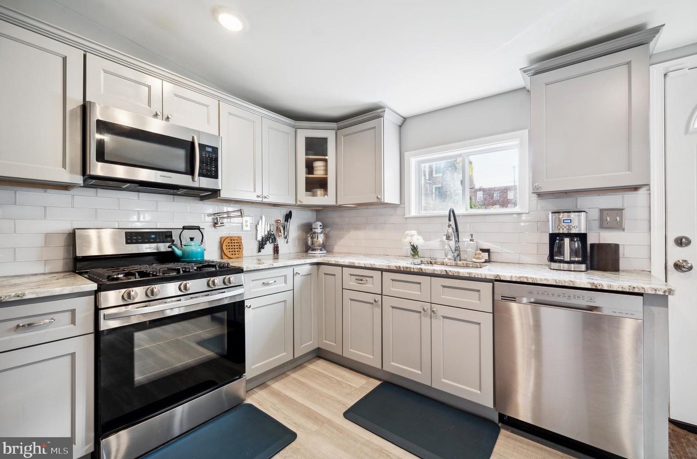2052 Arizona St, Philadelphia PA  19125-1530 exterior