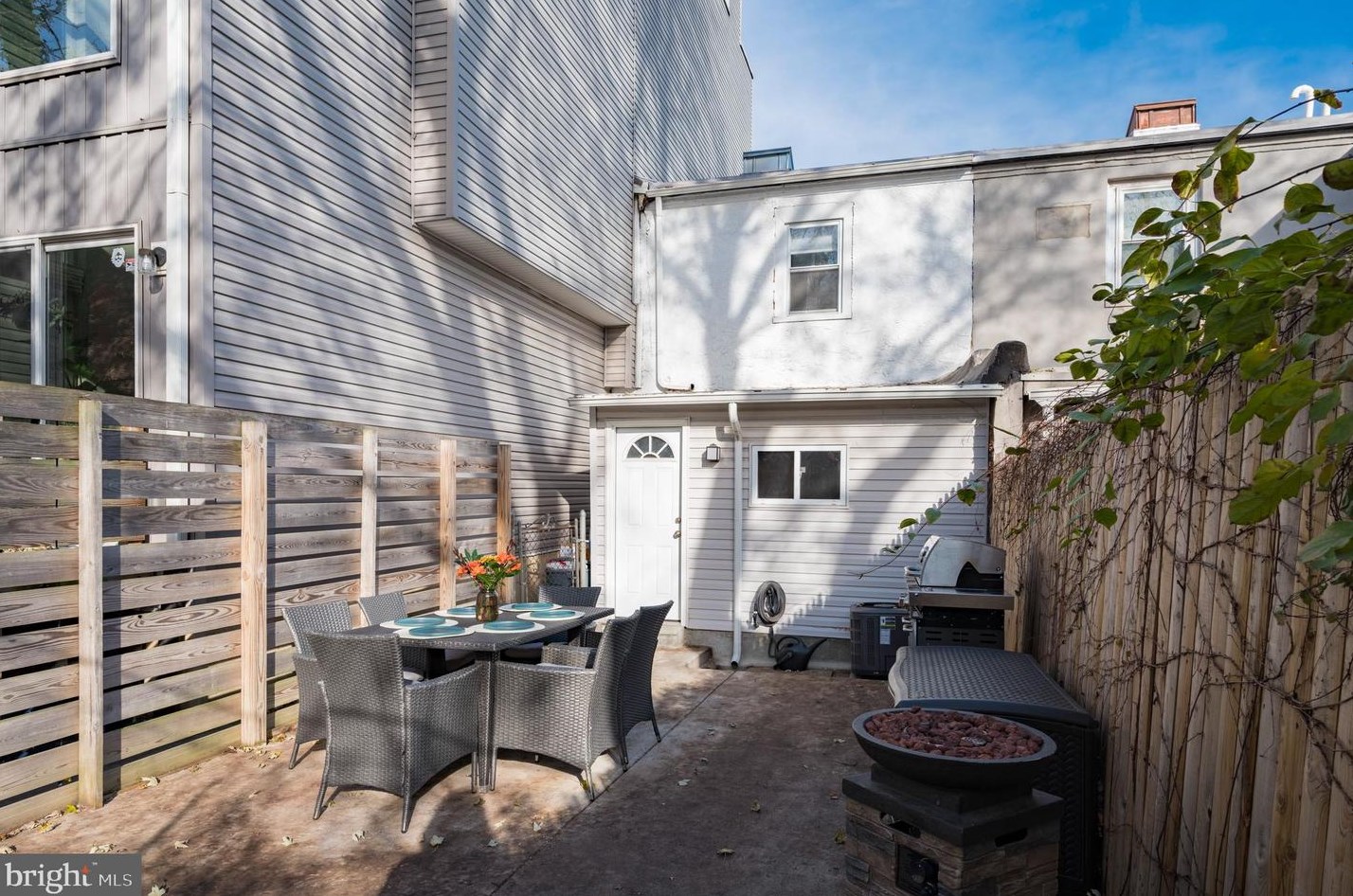 2052 Arizona St, Philadelphia PA  19125-1530 exterior