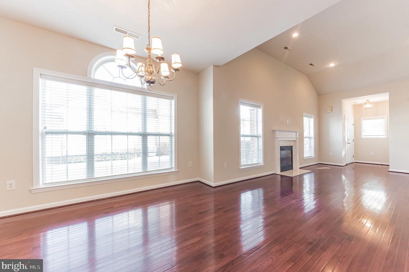 15046 Sunflower Dr, Philadelphia PA 19116-1310 exterior