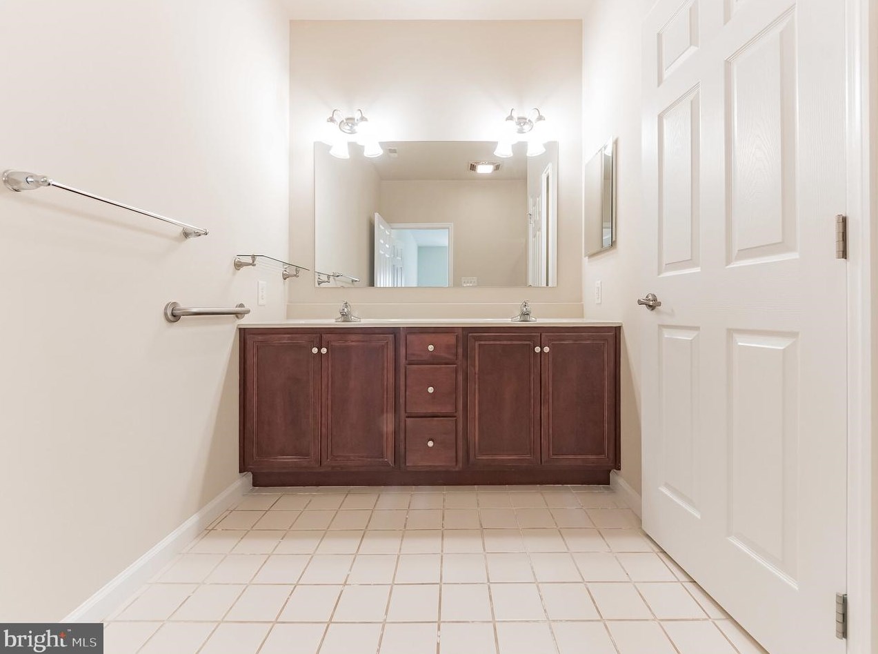 15046 Sunflower Dr, Philadelphia PA 19116-1310 exterior