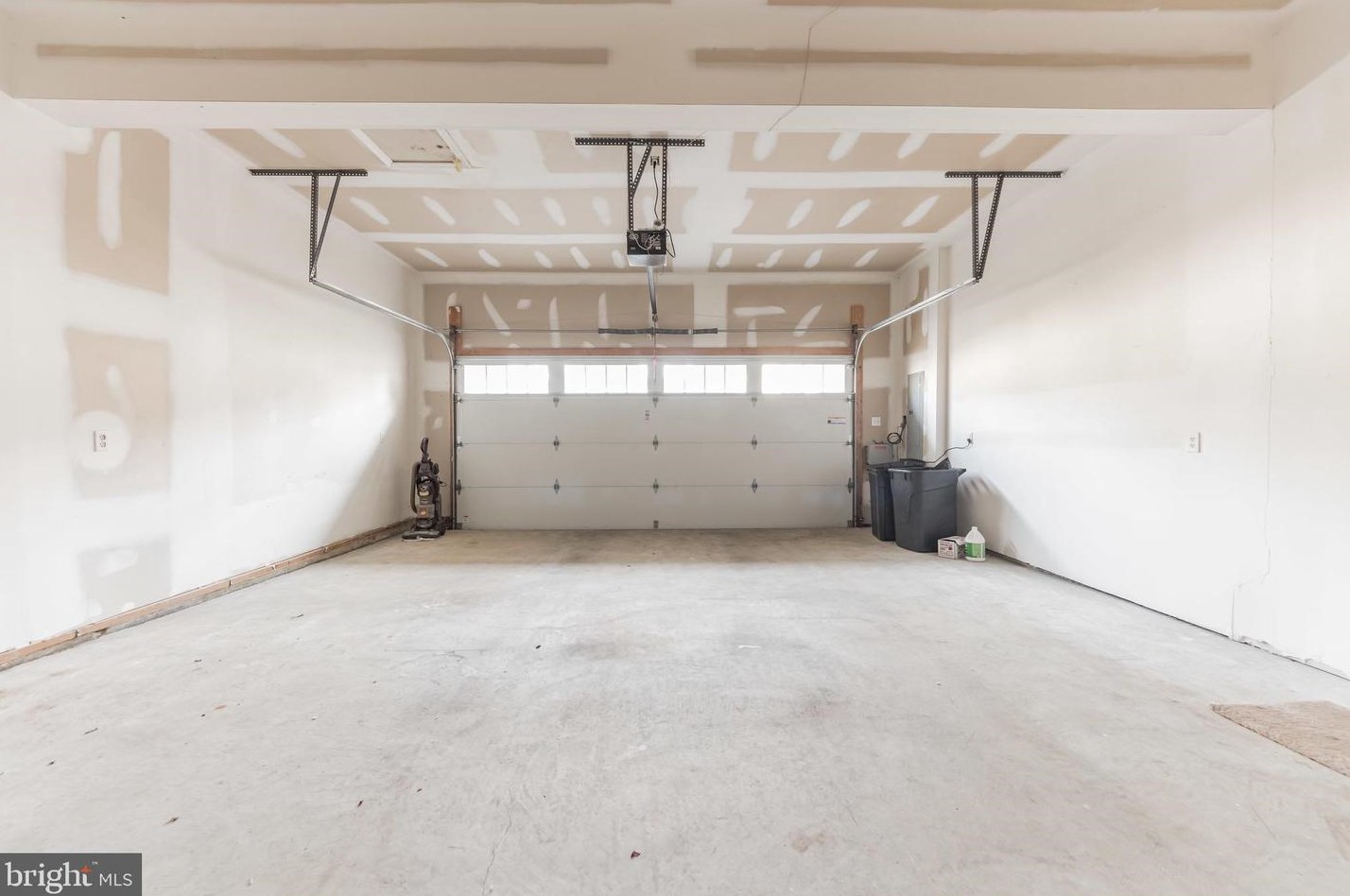 15046 Sunflower Dr, Philadelphia PA 19116-1310 exterior