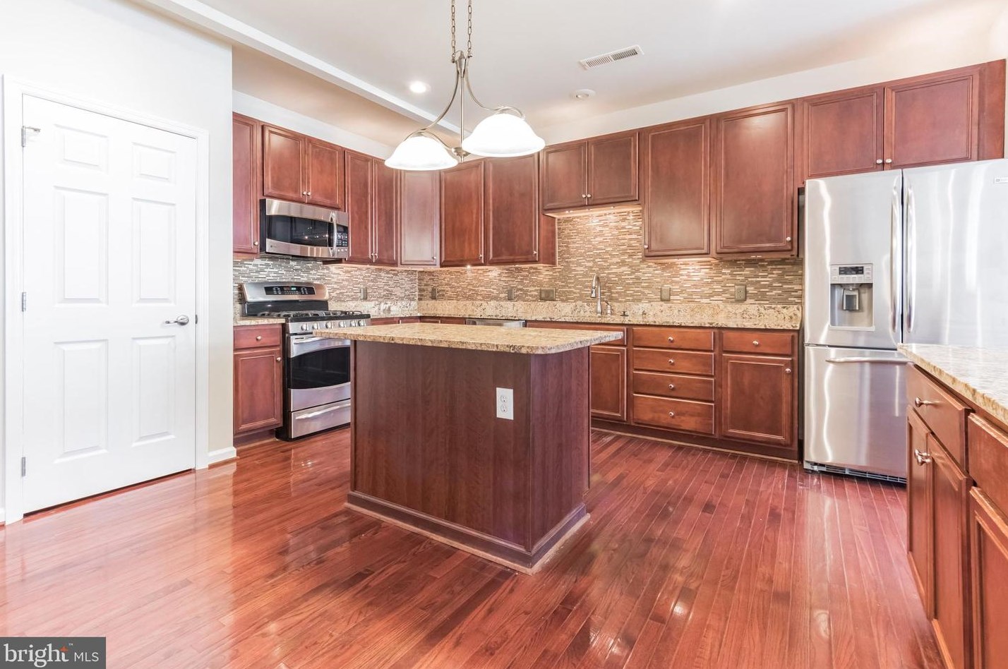 15046 Sunflower Dr, Philadelphia PA 19116-1310 exterior