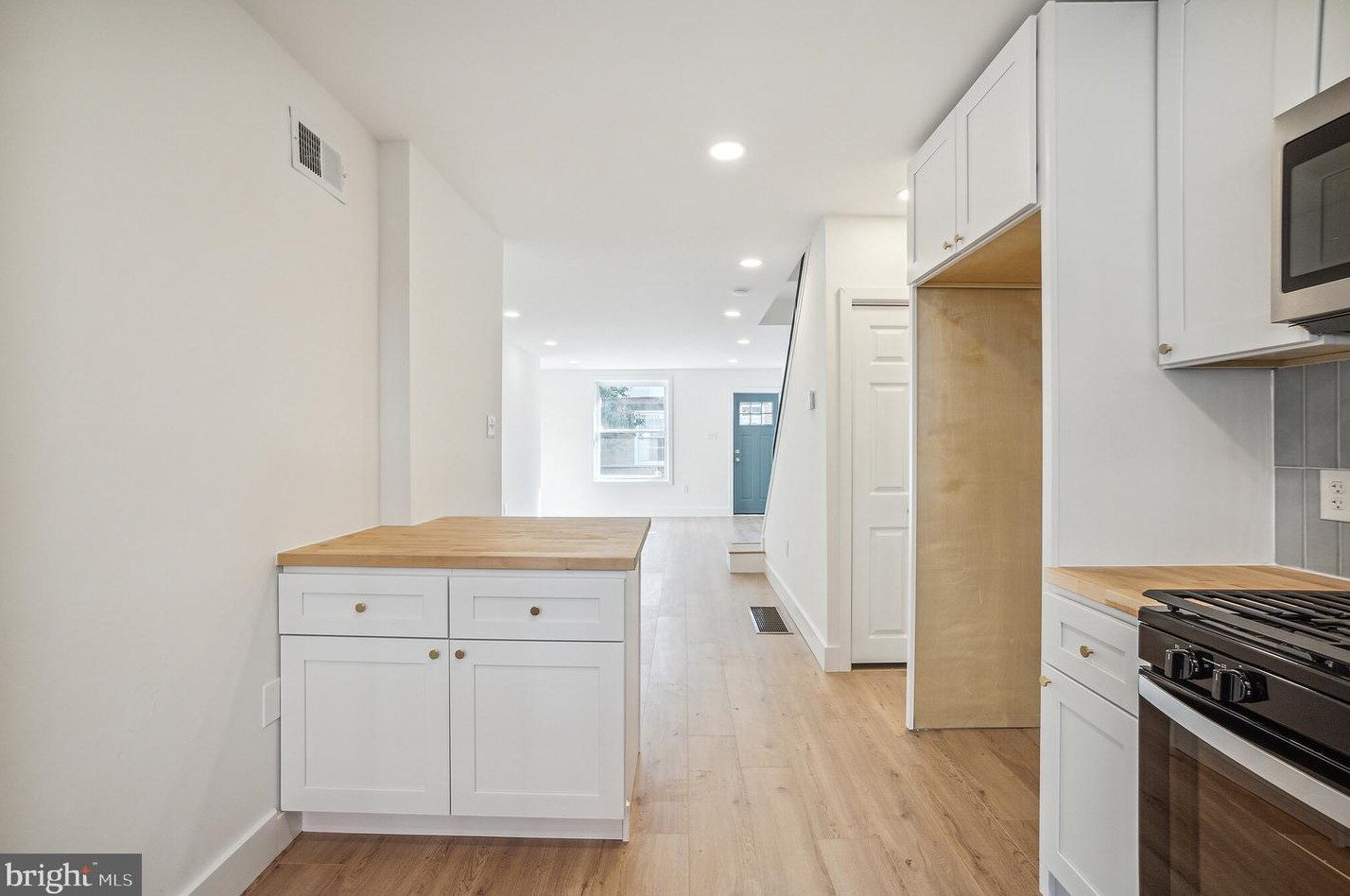 2144 Opal St, Philadelphia PA  19145-3606 exterior