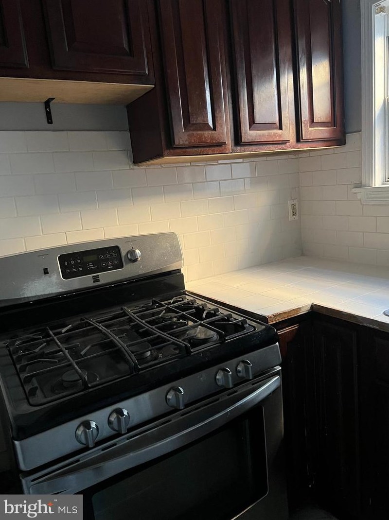 2241 Waterloo St, Philadelphia PA  19133-3743 exterior