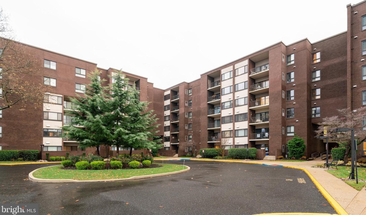 5100 Convent Ln, Philadelphia PA  19114-3197 exterior
