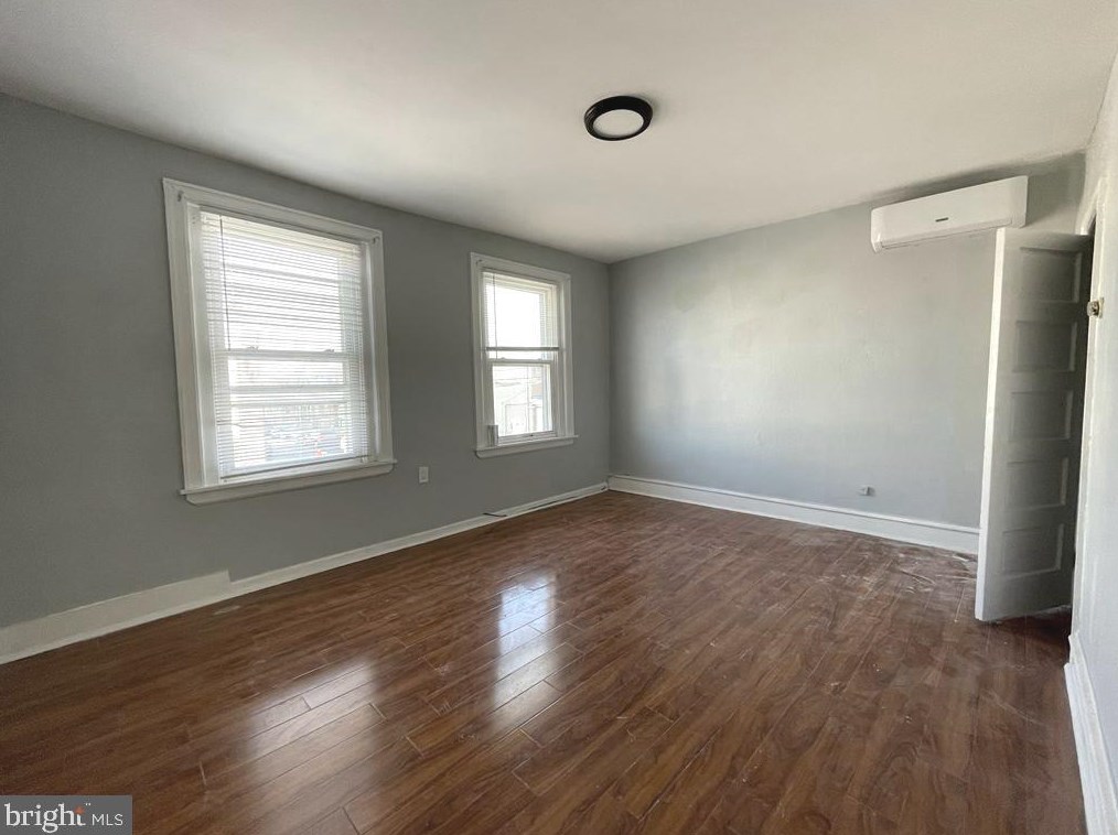 2420 Duncan St, Philadelphia PA 19124-4112 exterior