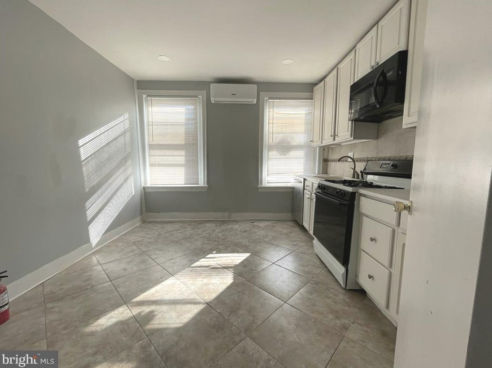 2420 Duncan St, Philadelphia PA 19124-4112 exterior