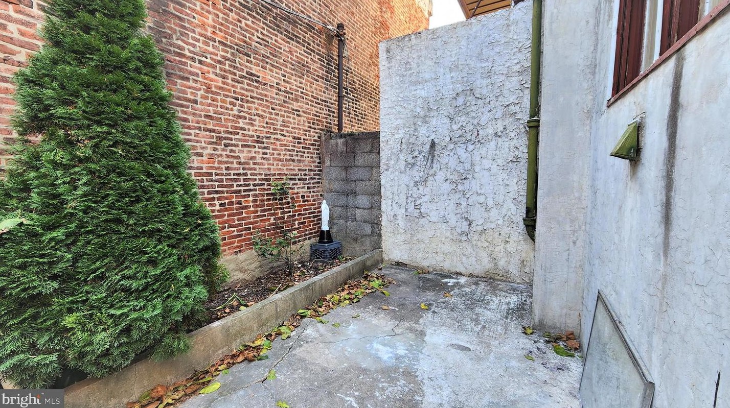 148 Huntingdon St, Philadelphia PA  19133-4028 exterior