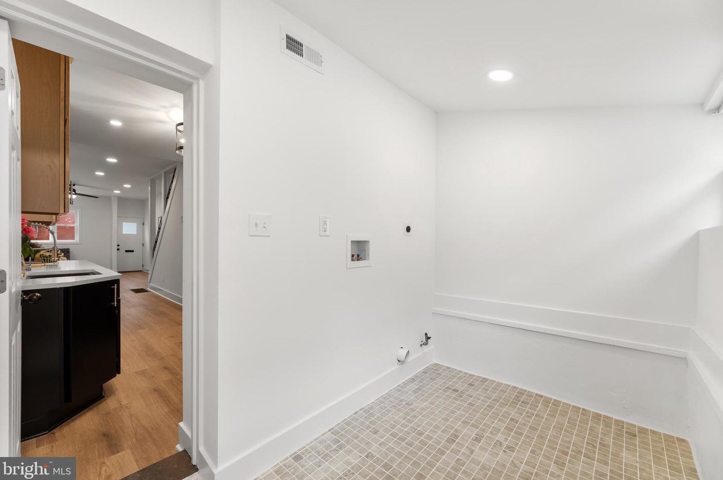 2972 Salmon St, Philadelphia PA  19134-5723 exterior