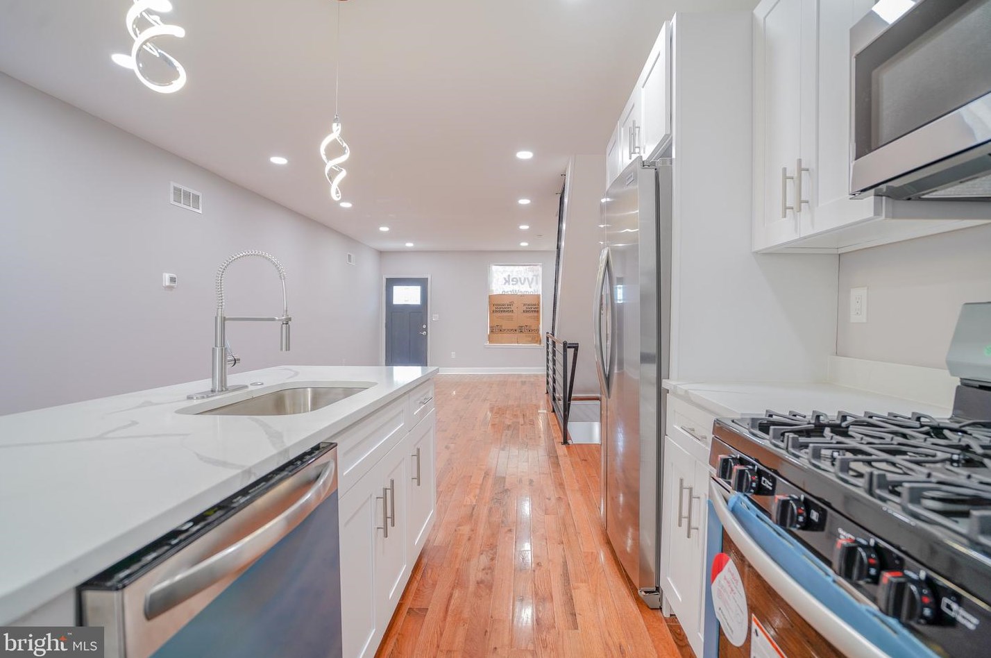2309 Tasker St, Philadelphia PA  19145-1330 exterior