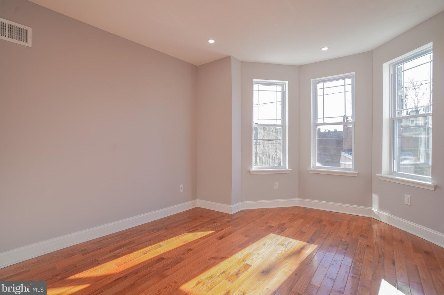 2309 Tasker St, Philadelphia PA  19145-1330 exterior