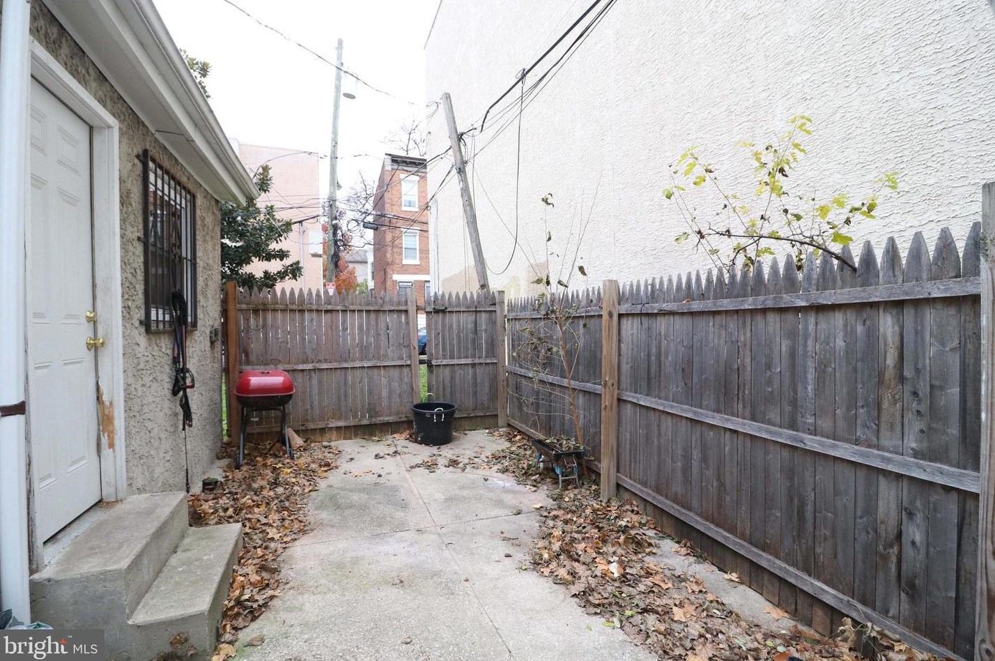 1217 Susquehanna Ave, Philadelphia PA 19121-1225 exterior