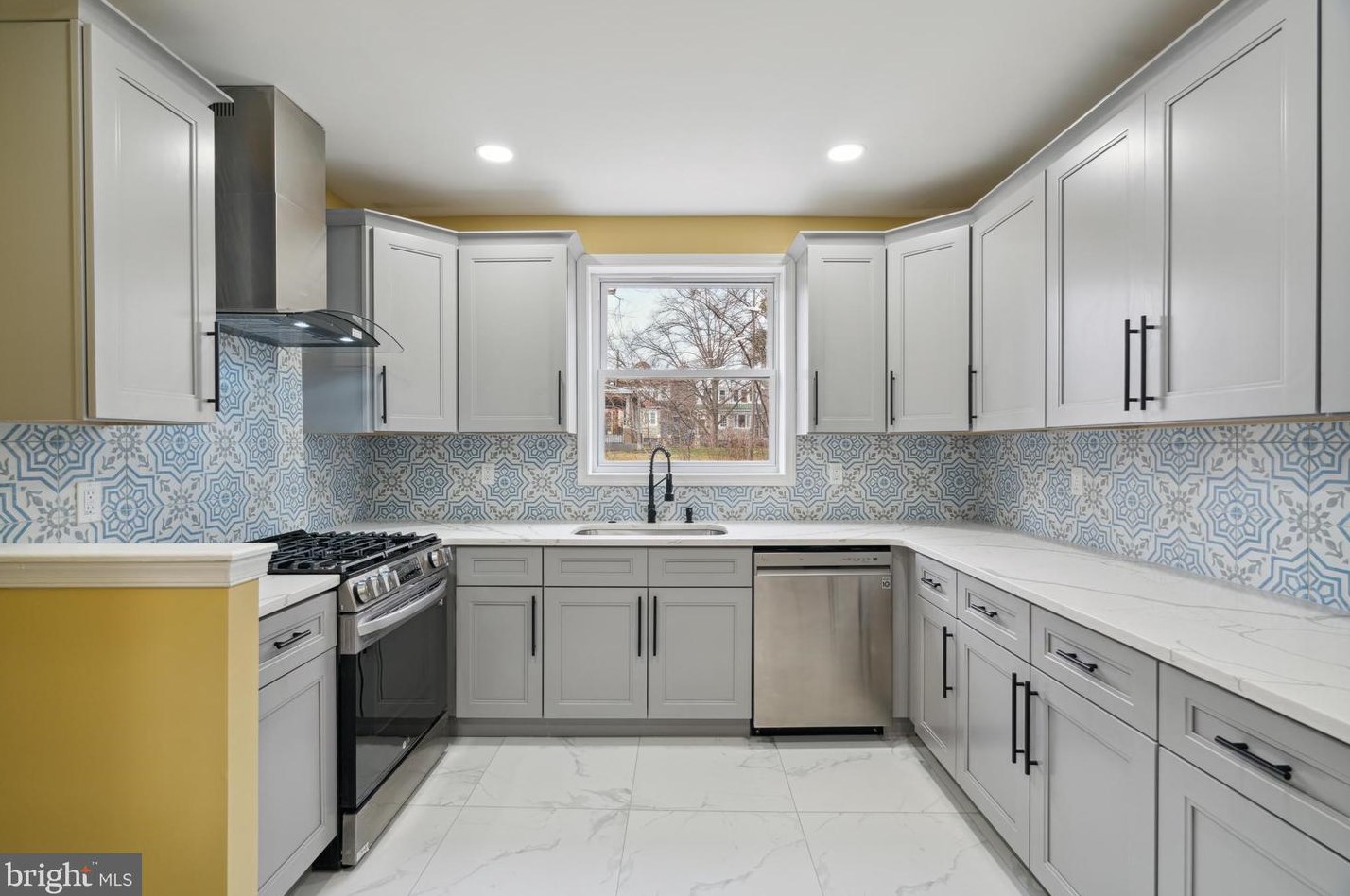 405 Phil Ellena St, Philadelphia PA  19119-1944 exterior