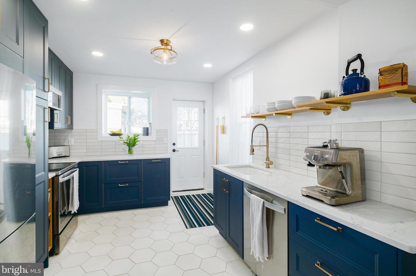 2454 Amber St, Philadelphia PA  19125-1619 exterior