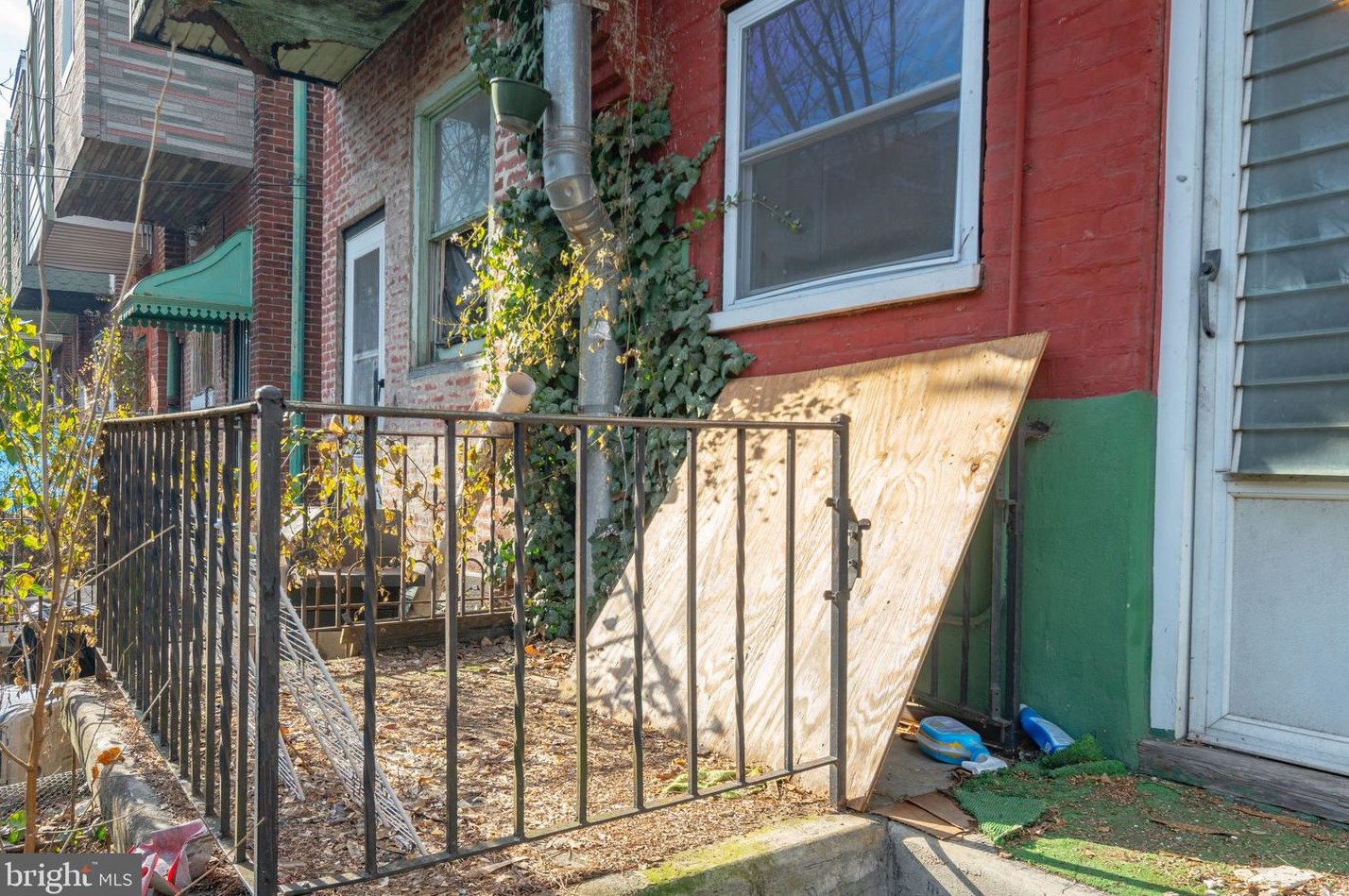 3743 Gratz St, Philadelphia PA  19140-3524 exterior