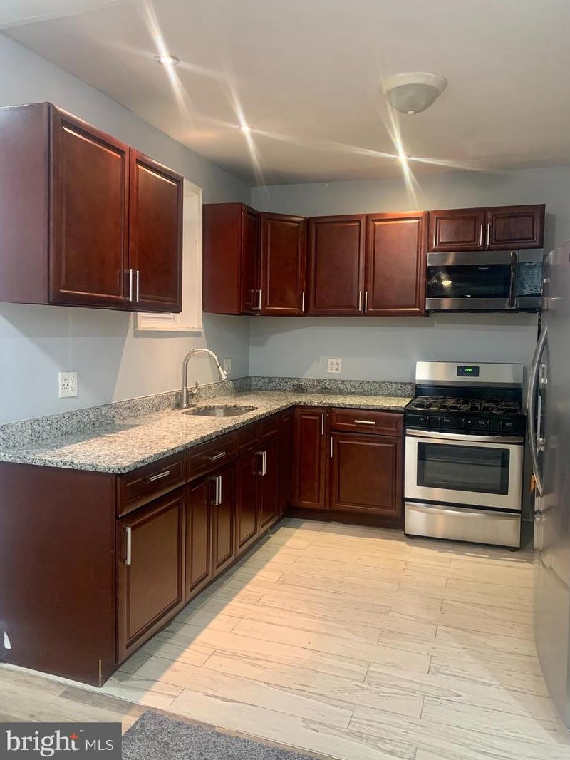 918 Cecil St, Philadelphia PA  19143-2721 exterior