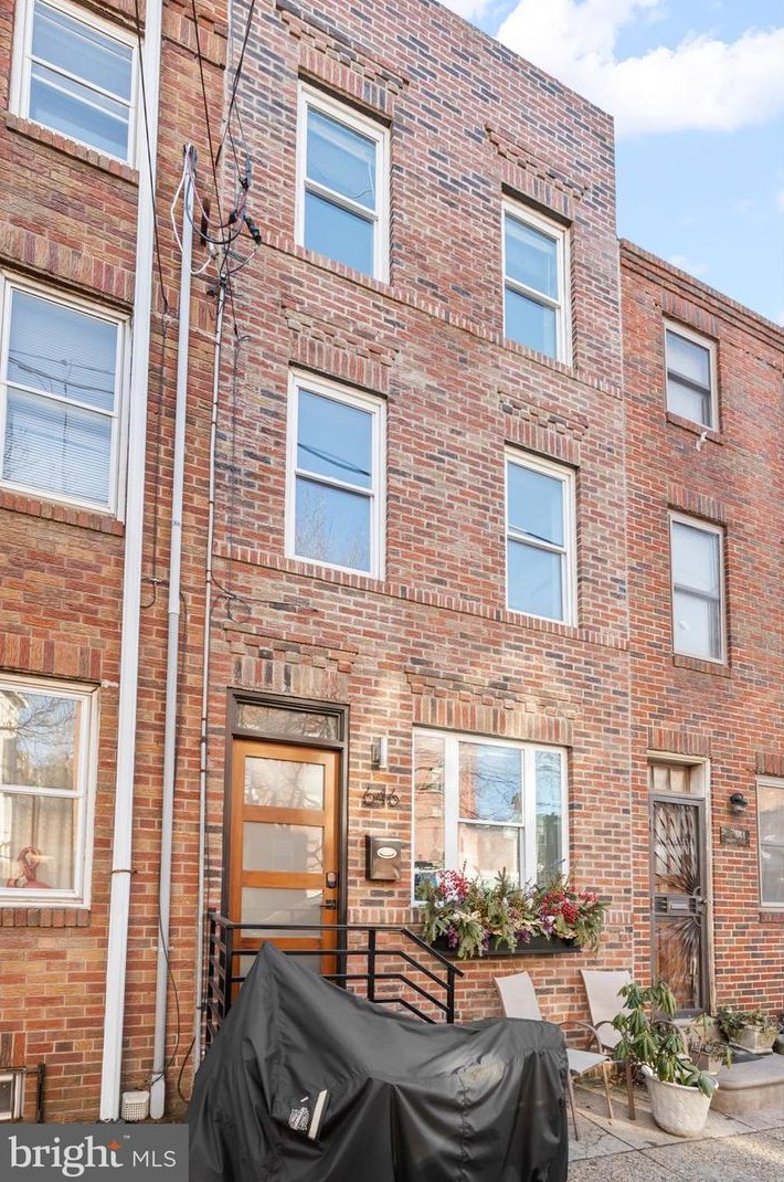 646 Wharton St, Philadelphia PA  19147-4822 exterior