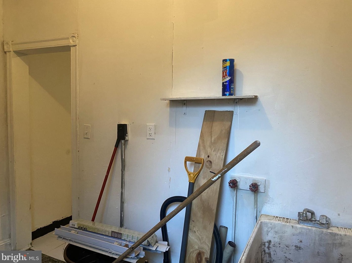 627 Locust Ave, Philadelphia PA  19144-1344 exterior