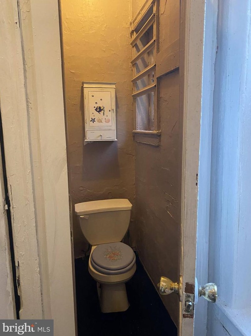 627 Locust Ave, Philadelphia PA  19144-1344 exterior