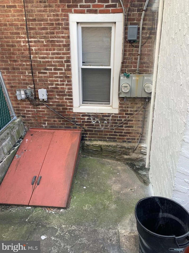 325 Lindley Ave, Philadelphia PA 19141-2211 exterior