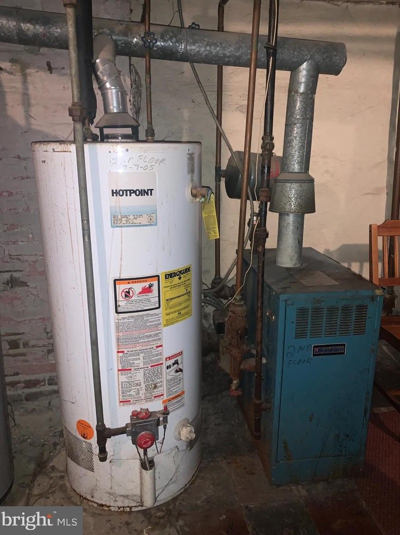 325 Lindley Ave, Philadelphia PA 19141-2211 exterior