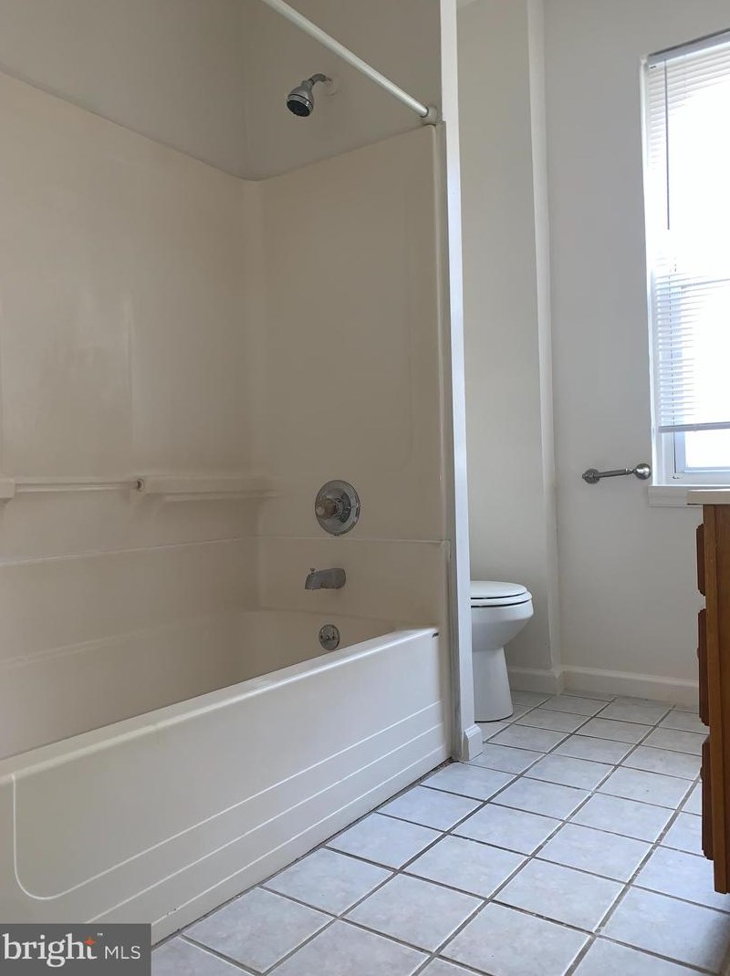 325 Lindley Ave, Philadelphia PA 19141-2211 exterior