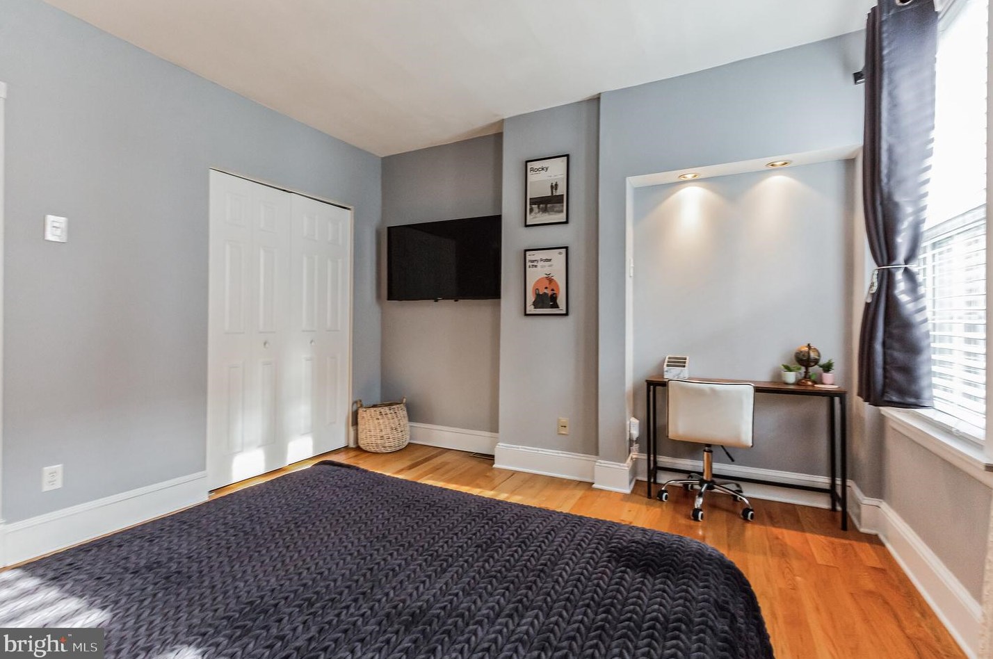 2425 Meredith St, Philadelphia PA  19130-2521 exterior