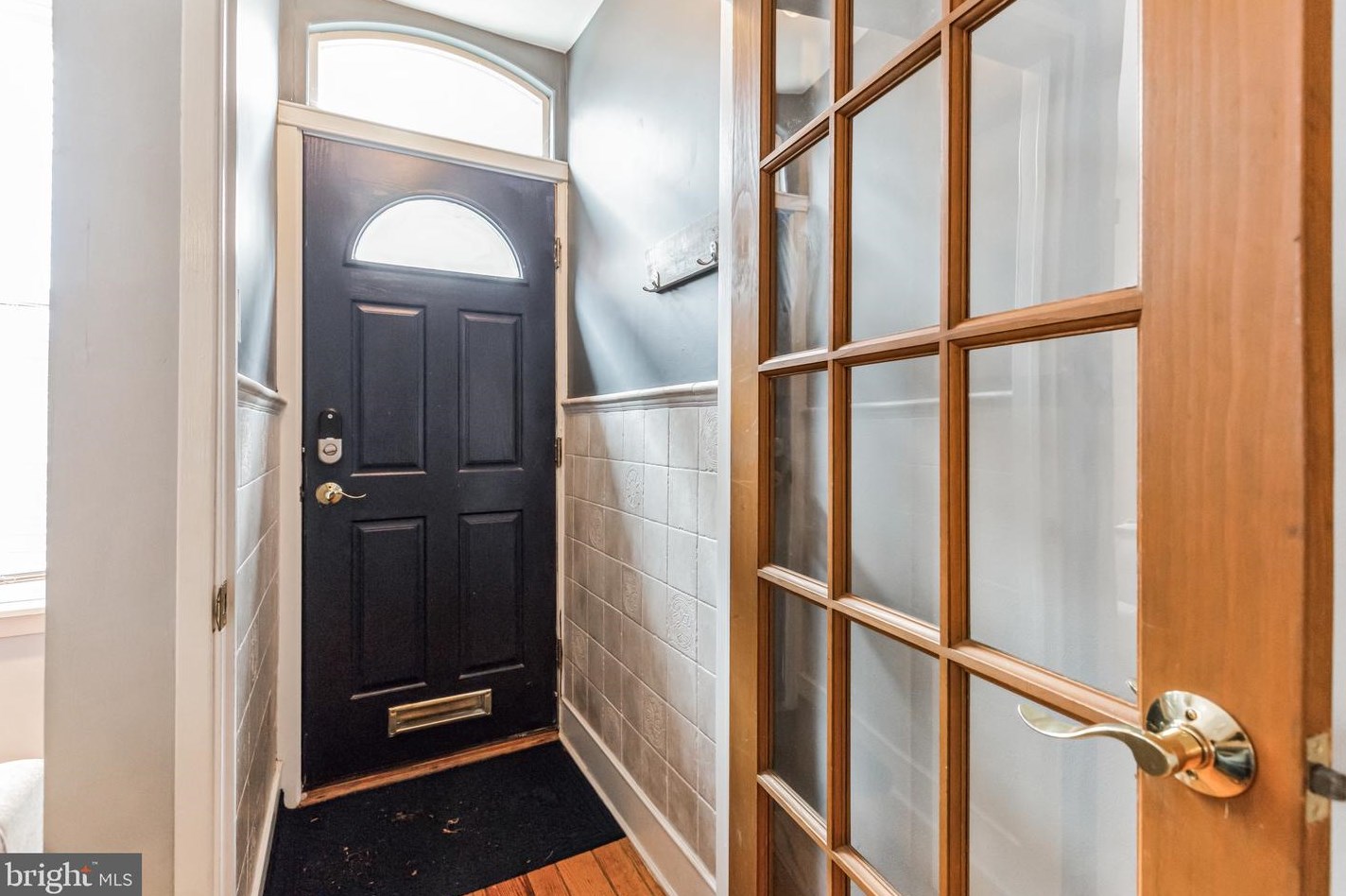 2425 Meredith St, Philadelphia PA  19130-2521 exterior