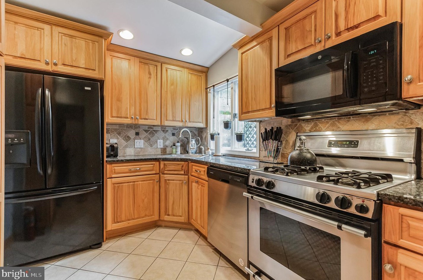 2425 Meredith St, Philadelphia PA  19130-2521 exterior