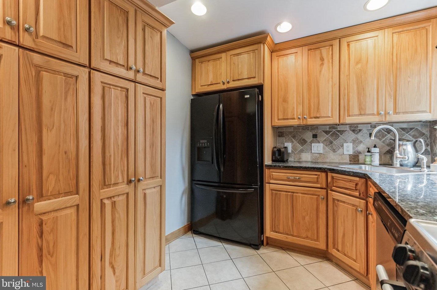 2425 Meredith St, Philadelphia PA  19130-2521 exterior