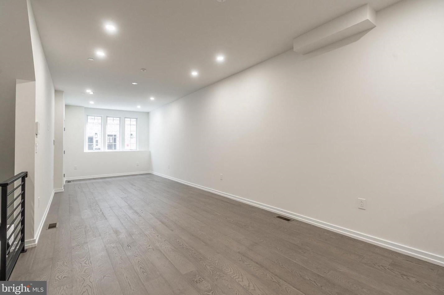 2401 Washington Ave, Philadelphia PA  19146-2437 exterior