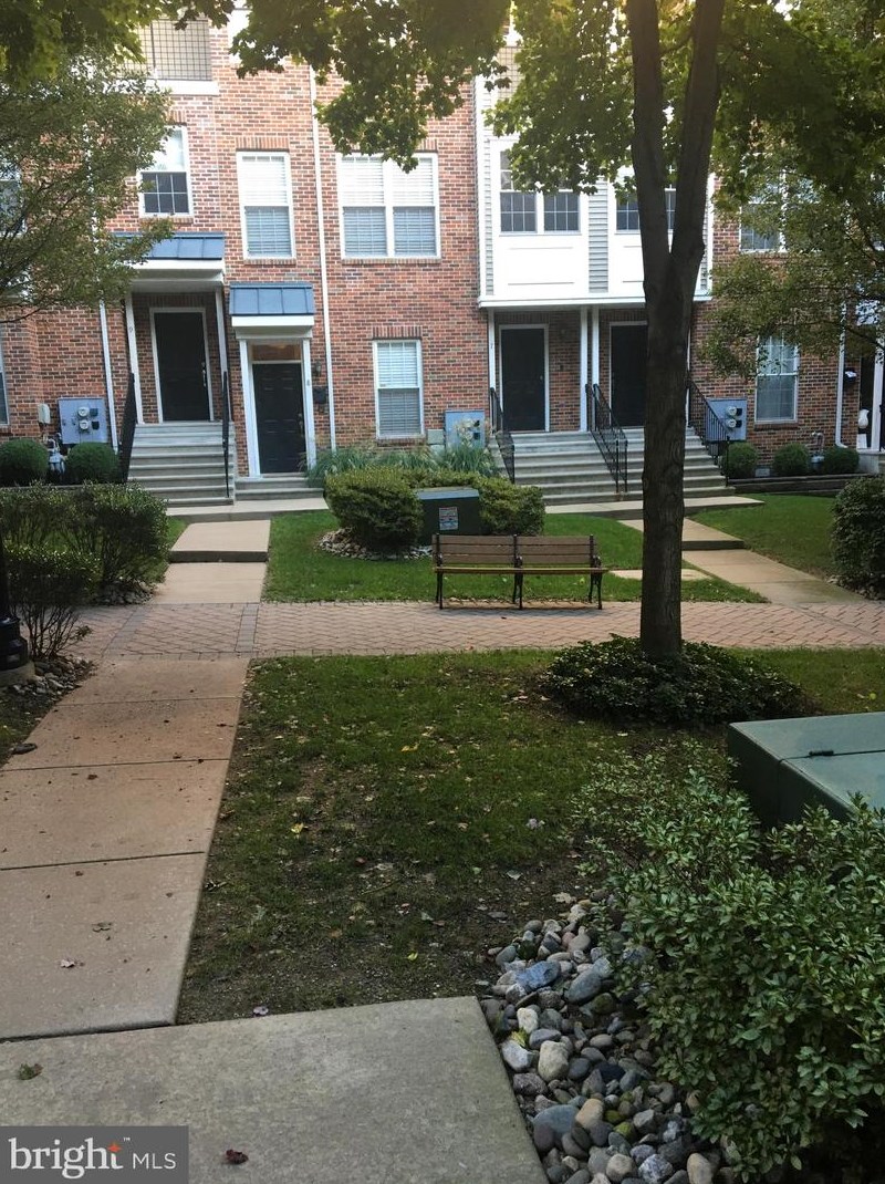 33 Brewerytown Ct, Philadelphia PA  19121-4430 exterior