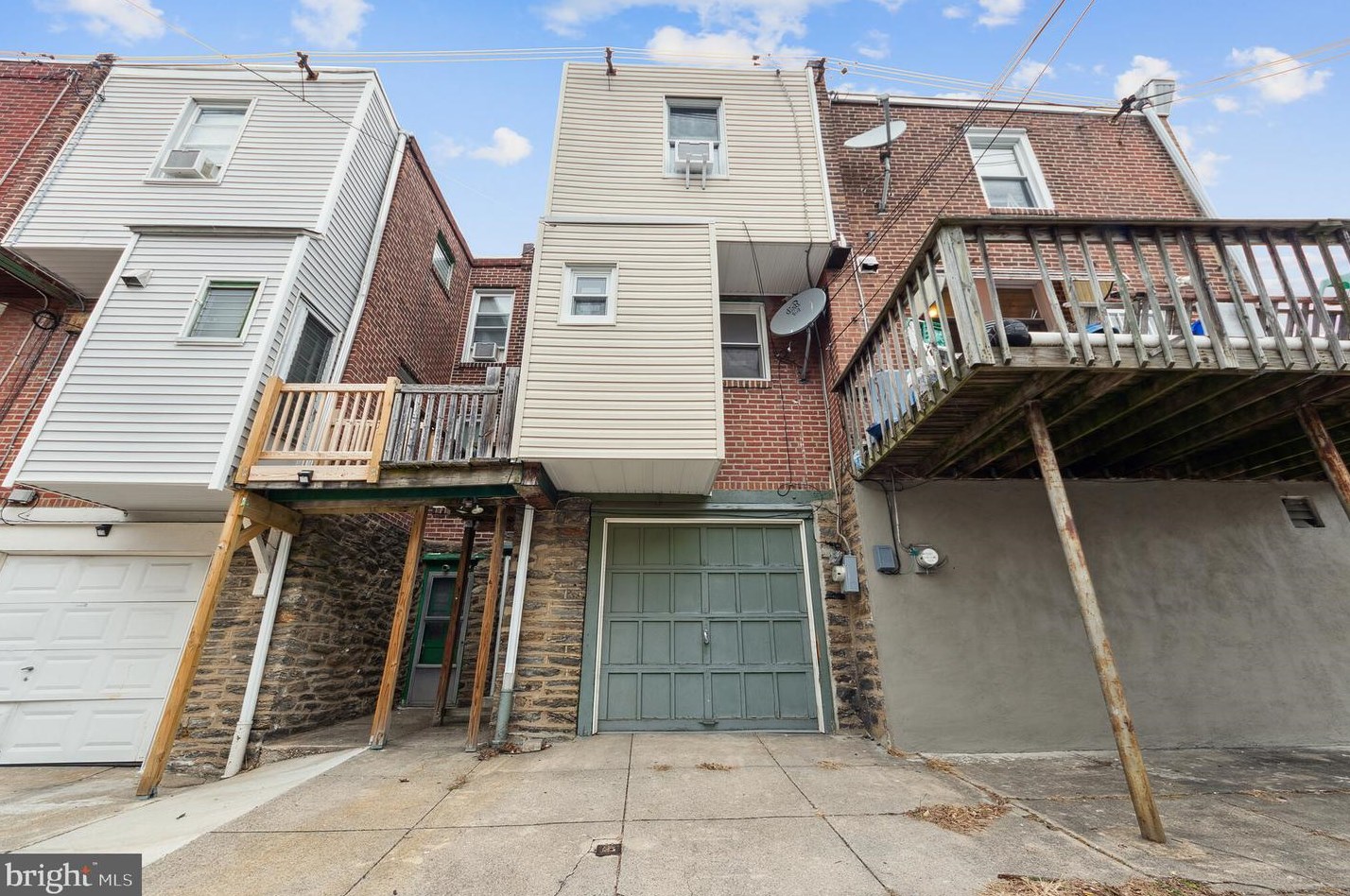 302 Sparks St, Philadelphia PA 19120-1944 exterior