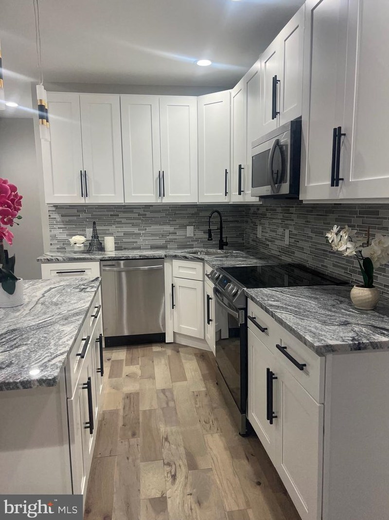 2440 75th Ave, Philadelphia PA  19138-1318 exterior