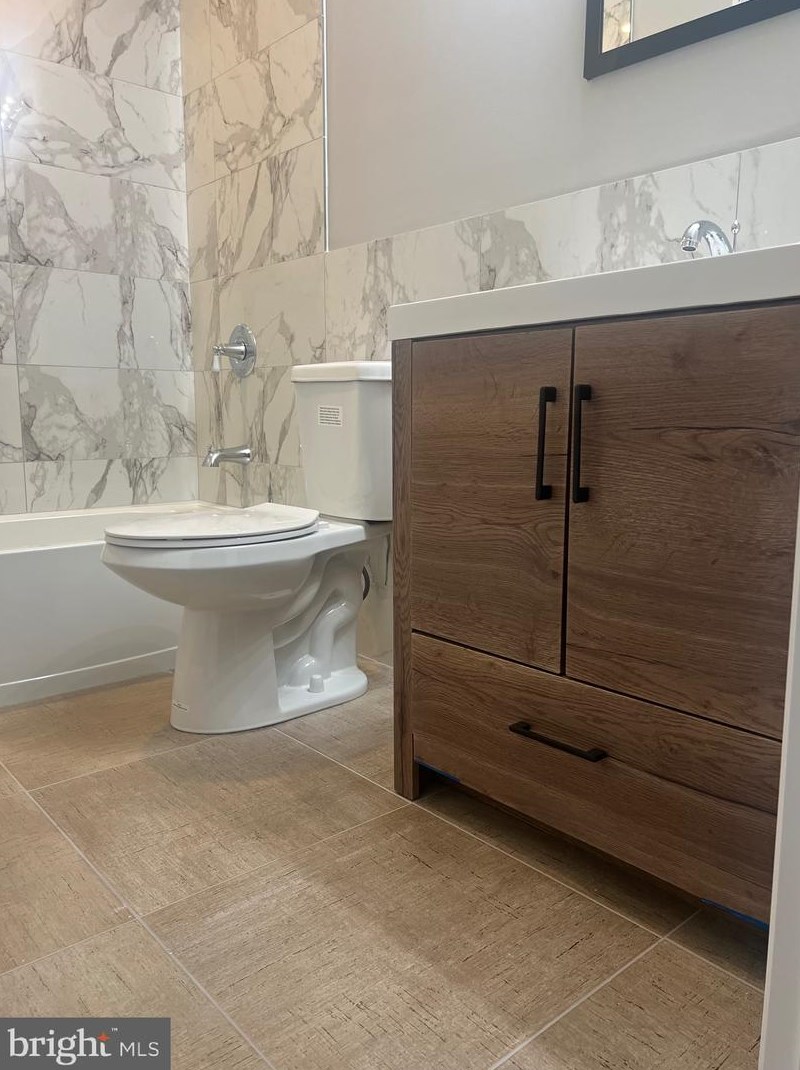 2440 75th Ave, Philadelphia PA  19138-1318 exterior