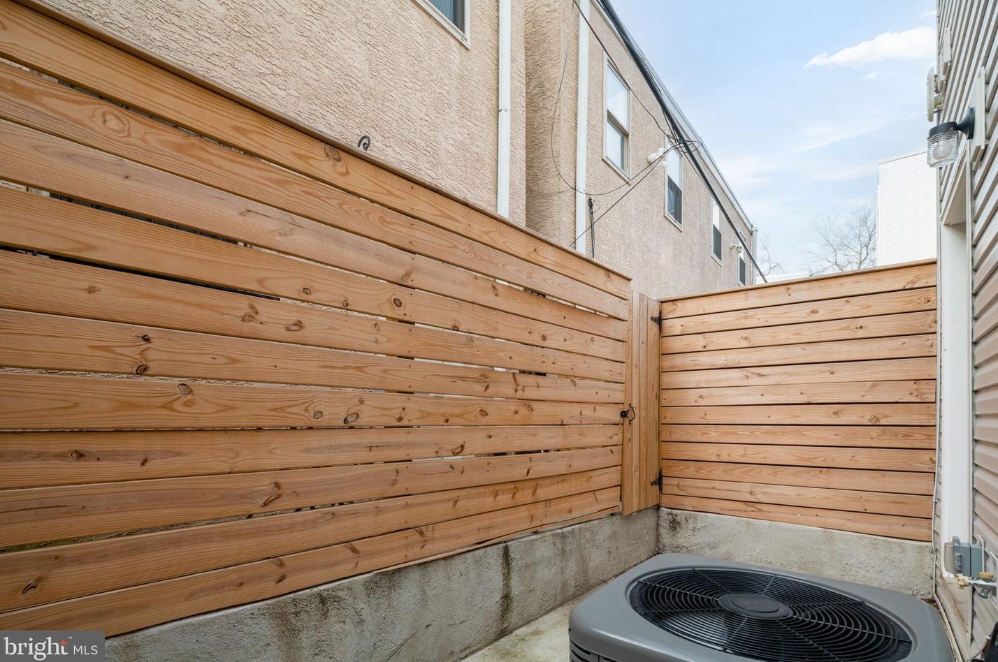 2520 Annin St, Philadelphia PA  19146-3925 exterior